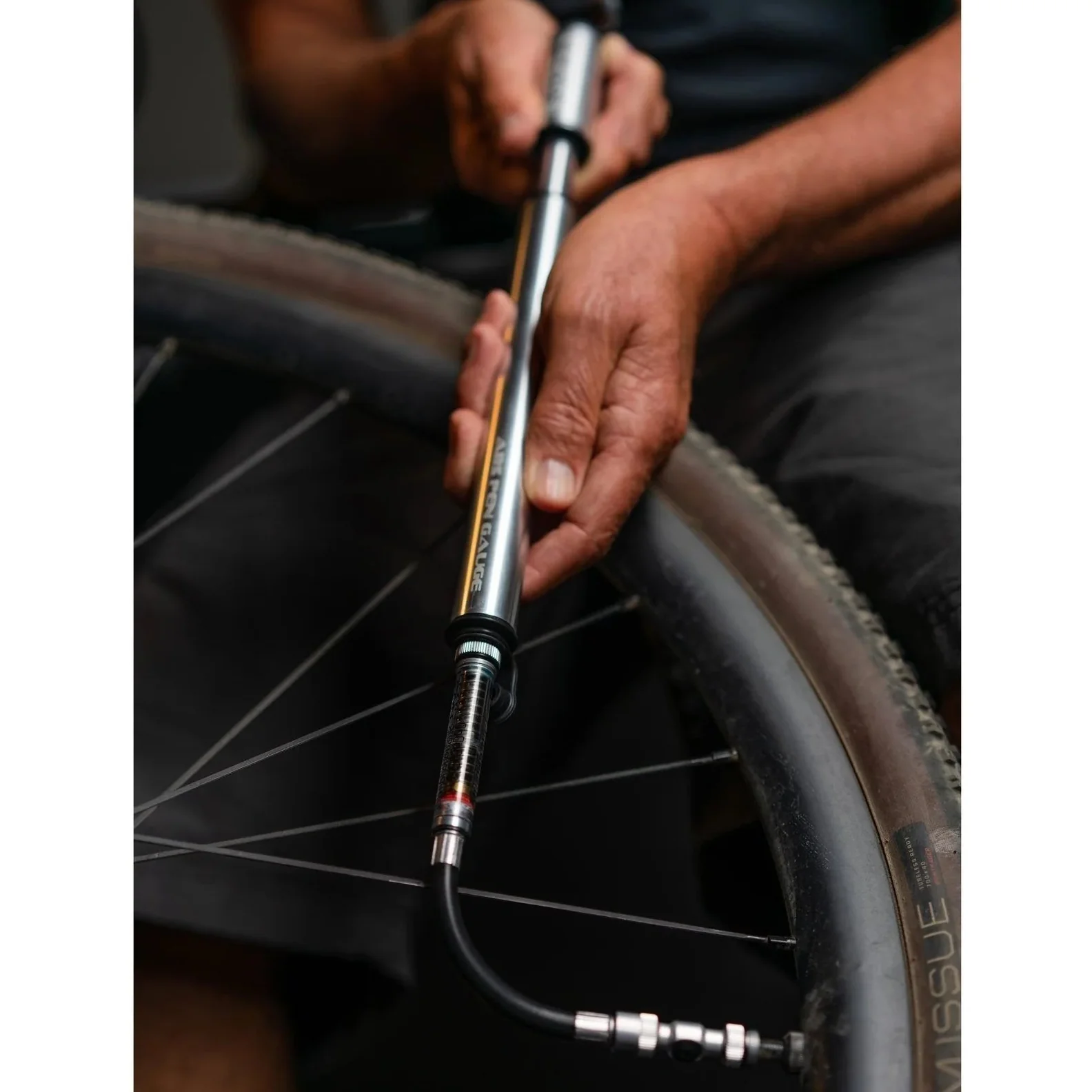 Lezyne Gauge Drive HV Bike Pump - Medium - Image 3
